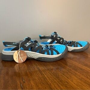 Women's Jambu Water Diva Encore Closed Toe Sandal 
Cobalt/Black Nubuck/Neoprene